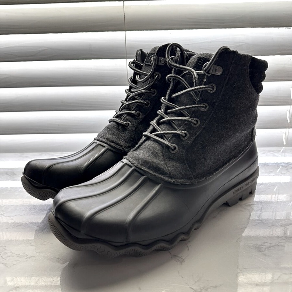 Sold- SPERRY Avenue Duck Boots